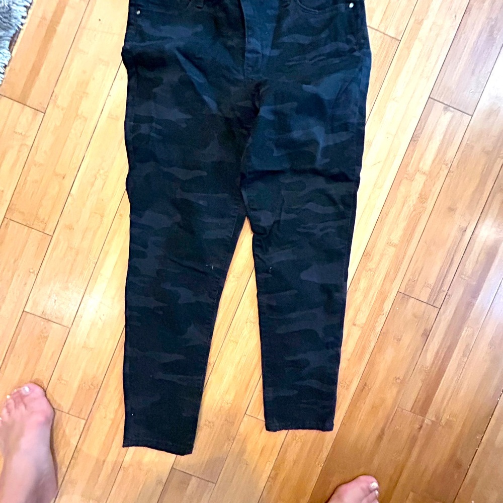 SOCIAL STANDARD BY SANCTUARY CAMO JEANS
